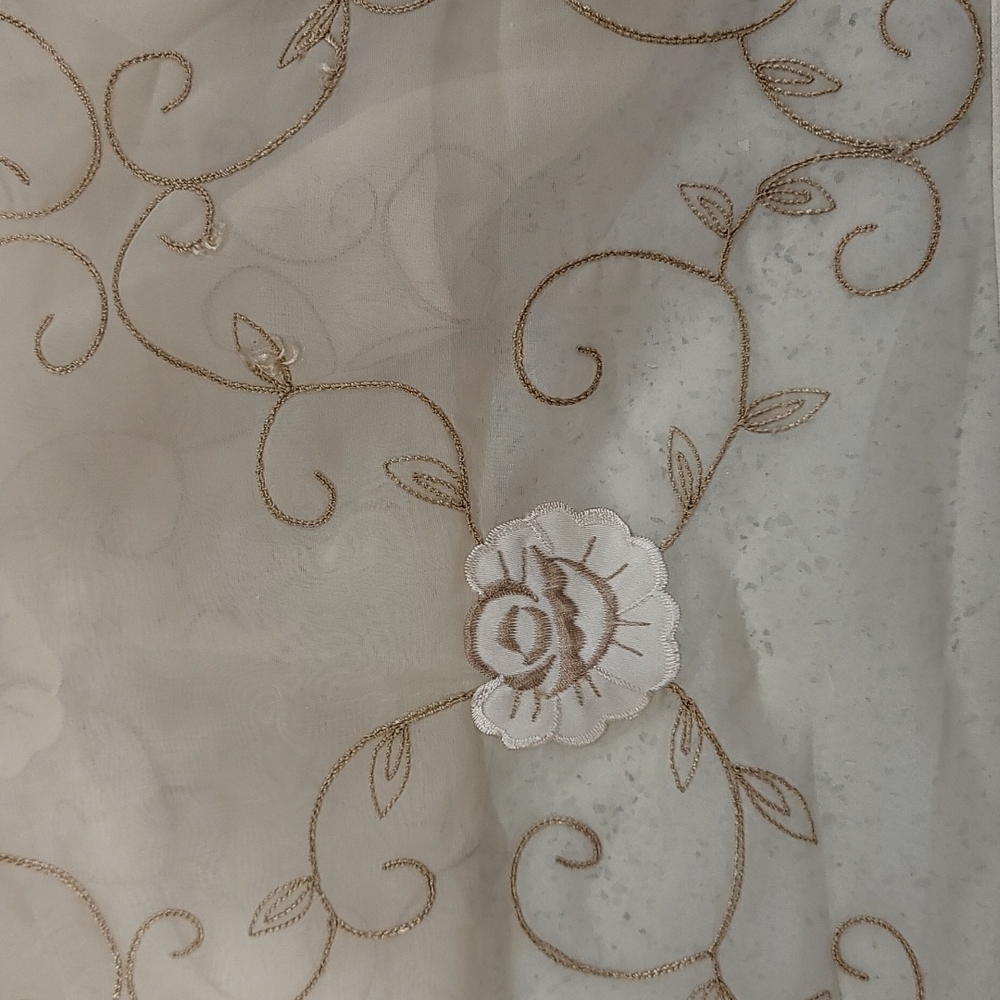 Tablecloth - Picture 5 of 6